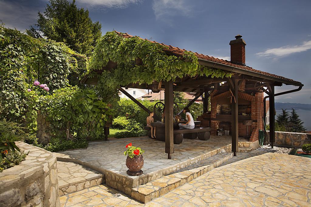 Apartments Petricic With Swimming Pool Ičići Kültér fotó