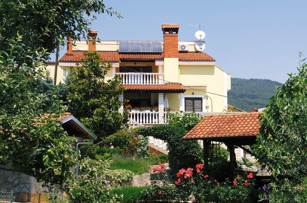 Apartments Petricic With Swimming Pool Ičići Kültér fotó