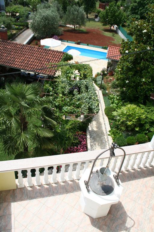Apartments Petricic With Swimming Pool Ičići Kültér fotó