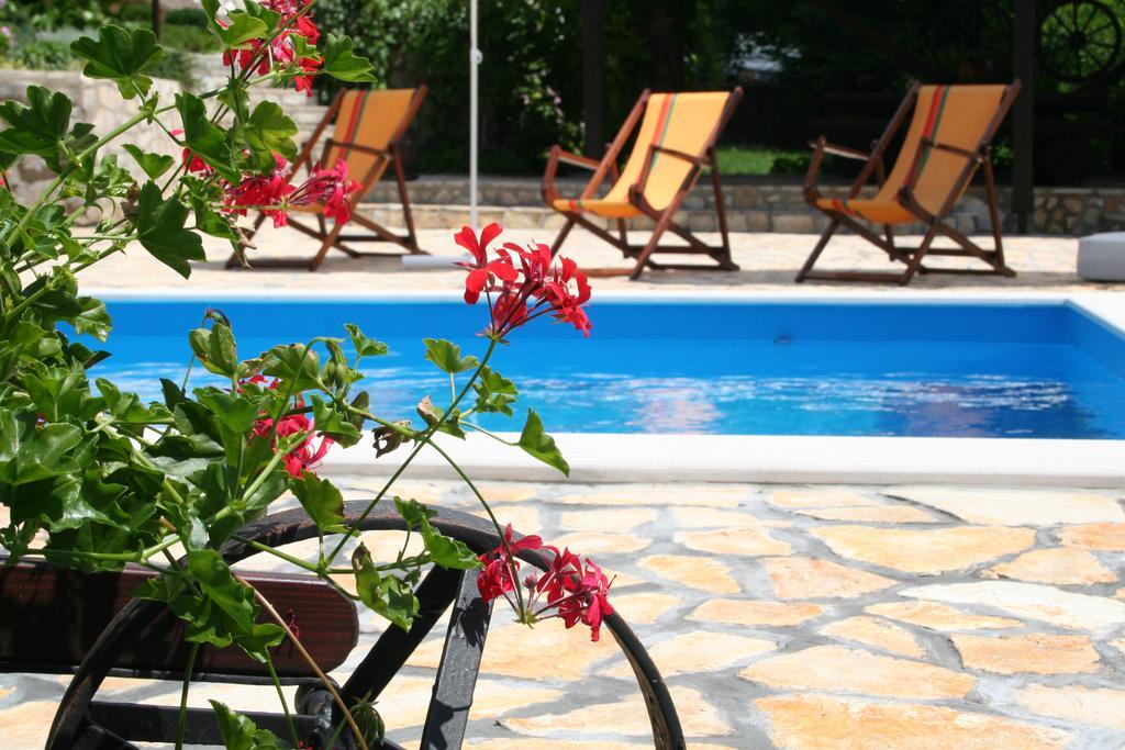 Apartments Petricic With Swimming Pool Ičići Kültér fotó