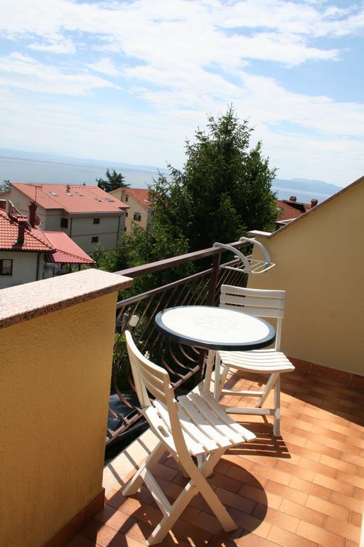 Apartments Petricic With Swimming Pool Ičići Kültér fotó
